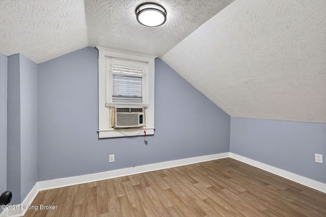 3914 River Park Dr, Louisville, KY 40211