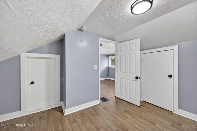 3914 River Park Dr, Louisville, KY 40211