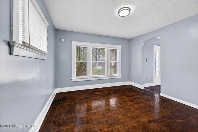 3914 River Park Dr, Louisville, KY 40211