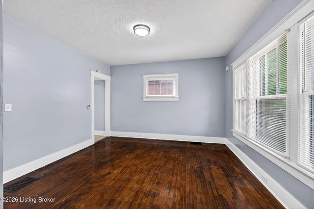 3914 River Park Dr, Louisville, KY 40211