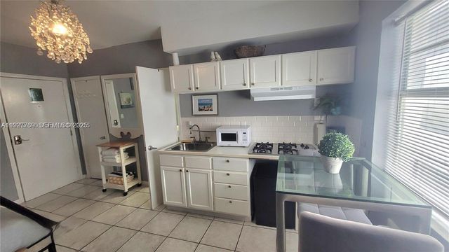 335 Ocean Dr 215, Miami Beach, FL 33139