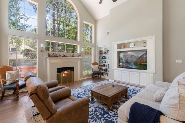 10 Scenic Mill Place, The Woodlands, TX 77382