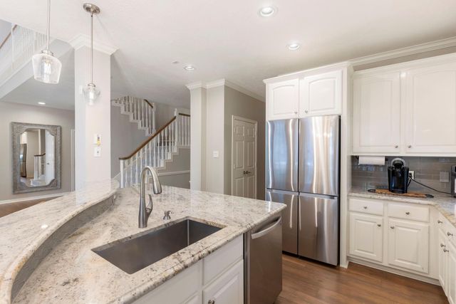 10 Scenic Mill Place, The Woodlands, TX 77382