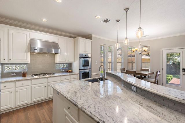 10 Scenic Mill Place, The Woodlands, TX 77382