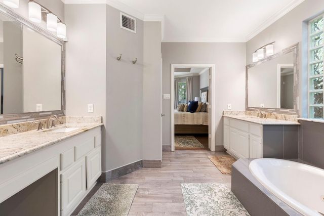 10 Scenic Mill Place, The Woodlands, TX 77382