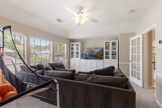 10 Scenic Mill Place, The Woodlands, TX 77382