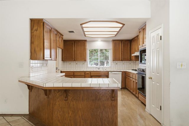 1710 S Homsy Avenue, Fresno, CA 93727