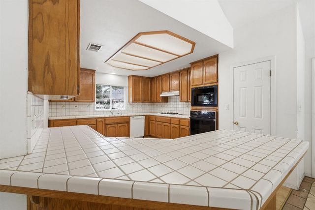 1710 S Homsy Avenue, Fresno, CA 93727