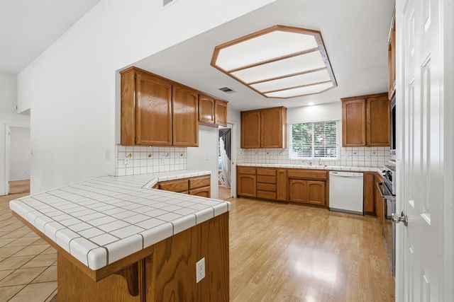 1710 S Homsy Avenue, Fresno, CA 93727