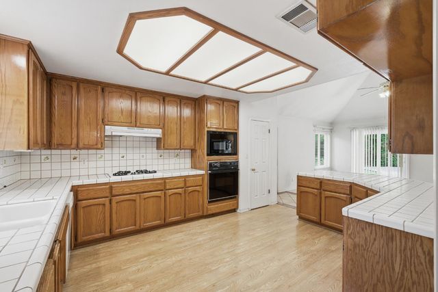 1710 S Homsy Avenue, Fresno, CA 93727