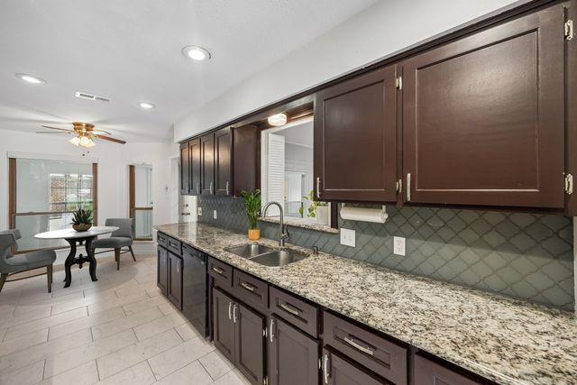 1908 Scarlett Court, Arlington, TX 76012