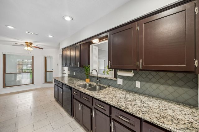 1908 Scarlett Court, Arlington, TX 76012