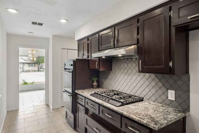 1908 Scarlett Court, Arlington, TX 76012