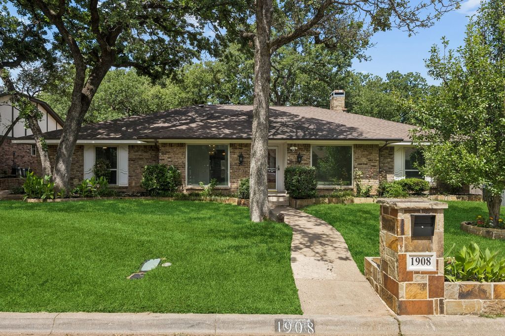 1908 Scarlett Court, Arlington, TX 76012