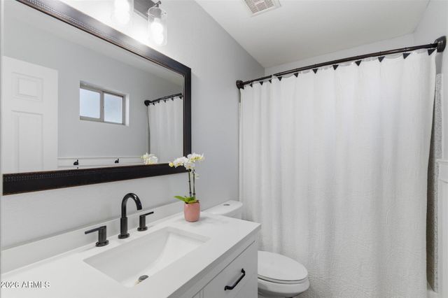 1404 W MONTEBELLO Avenue, Apache Junction, AZ 85120