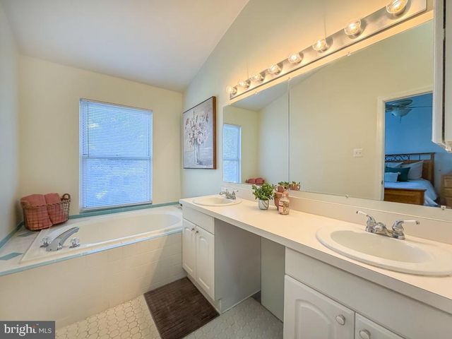 1003 WATERFORD RD, Yardley, PA 19067