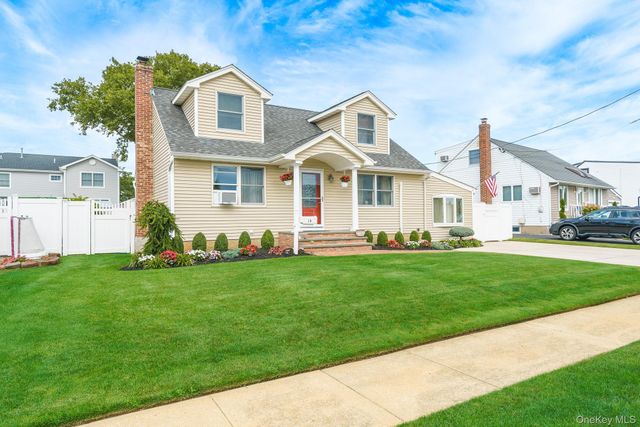 16 Kensington Avenue, Massapequa, NY 11758