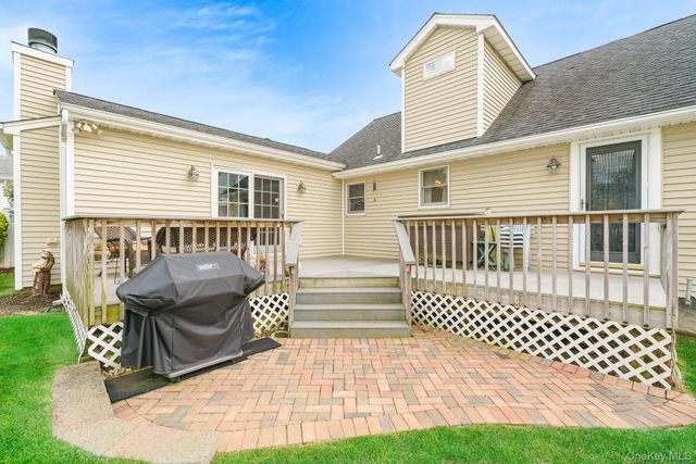 16 Kensington Avenue, Massapequa, NY 11758