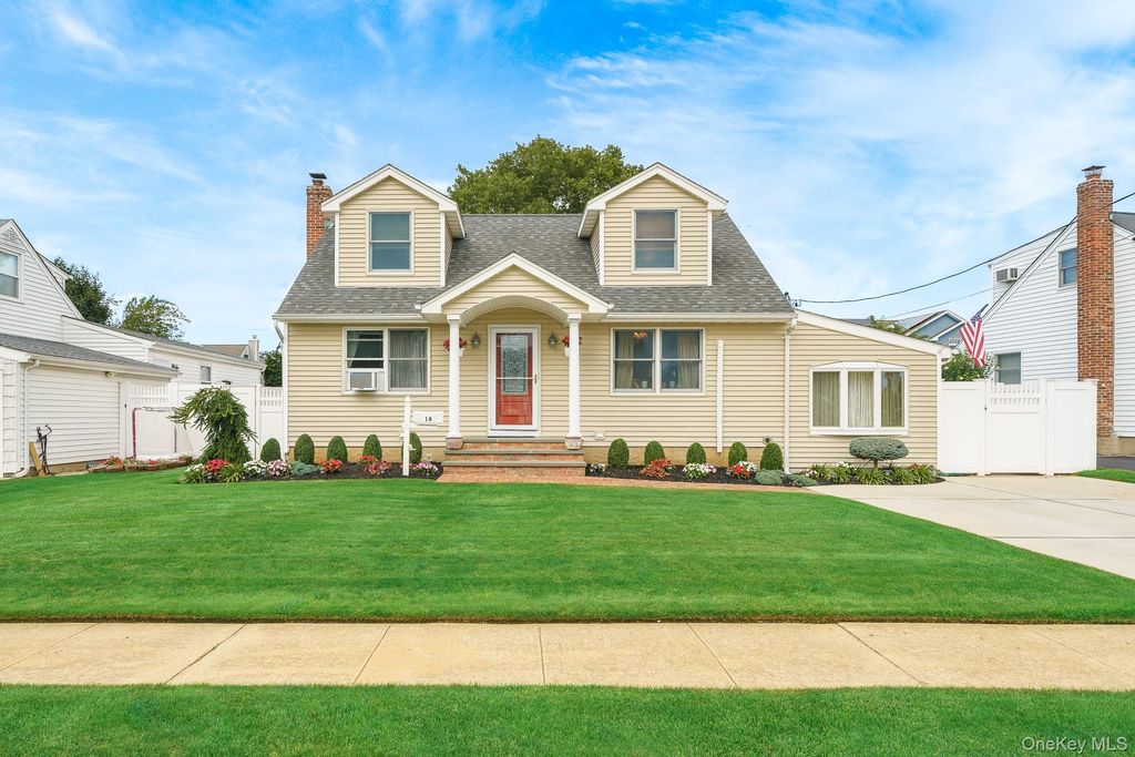 16 Kensington Avenue, Massapequa, NY 11758