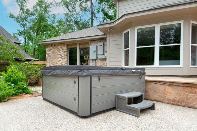 2626 Royal Trail Drive, Kingwood, TX 77339