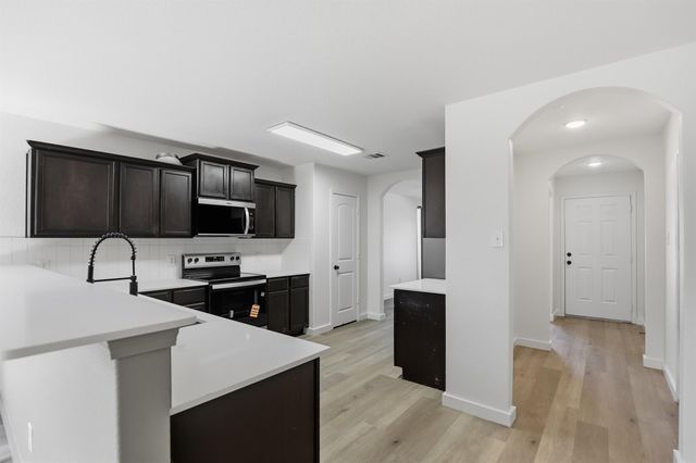 4001 Cressler LN 15G, Jarrell, TX 76537