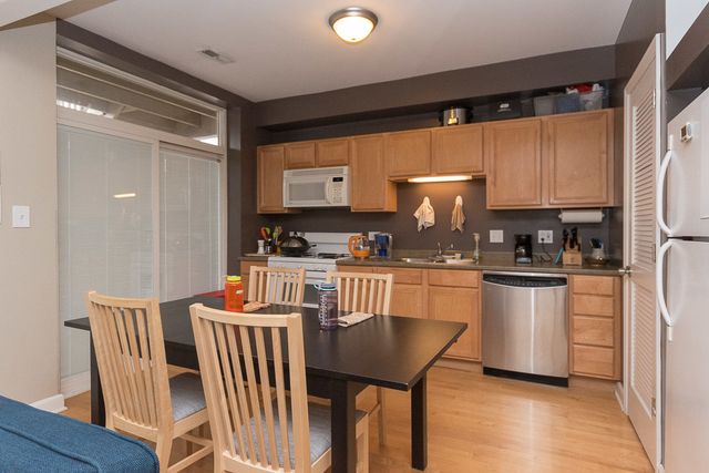 5210 N Sawyer Avenue 1, Chicago, IL 60625