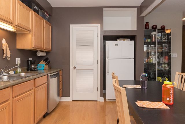 5210 N Sawyer Avenue 1, Chicago, IL 60625