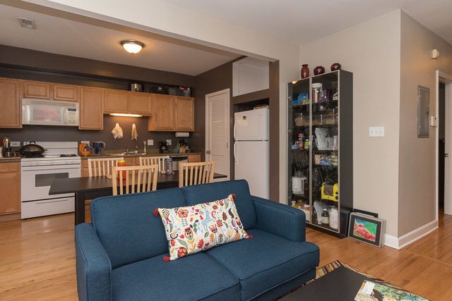 5210 N Sawyer Avenue 1, Chicago, IL 60625