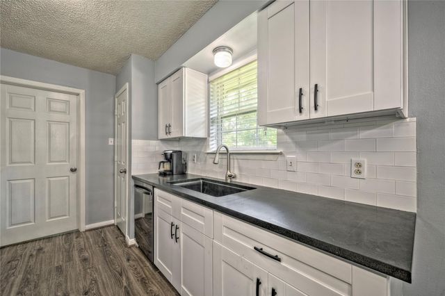 1914 Woodway Drive, Woodbranch, TX 77357