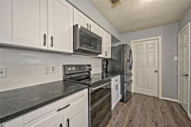 1914 Woodway Drive, Woodbranch, TX 77357