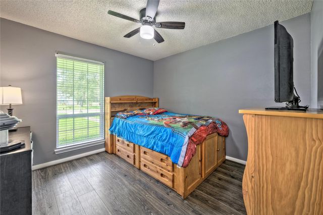 1914 Woodway Drive, Woodbranch, TX 77357