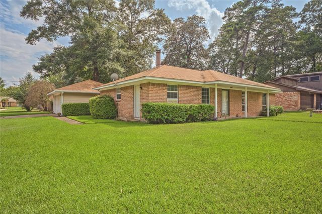 1914 Woodway Drive, Woodbranch, TX 77357