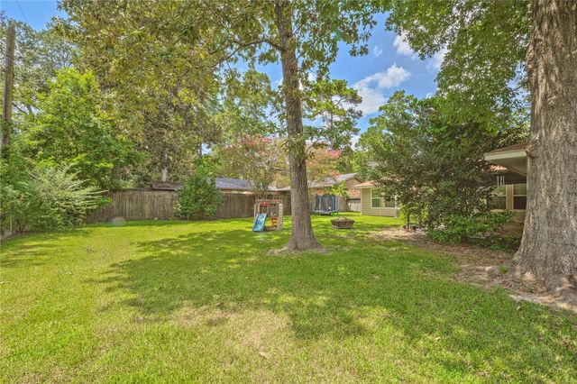 1914 Woodway Drive, Woodbranch, TX 77357