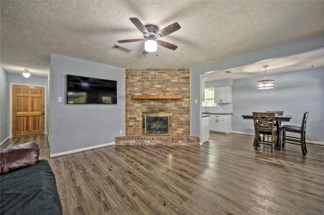 1914 Woodway Drive, Woodbranch, TX 77357