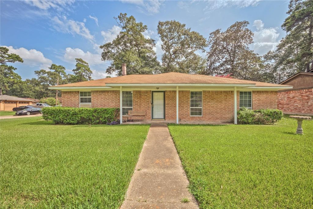 1914 Woodway Drive, Woodbranch, TX 77357