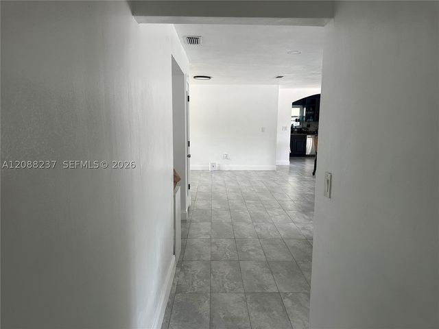 11611 SW 122nd Ave, Miami, FL 33186