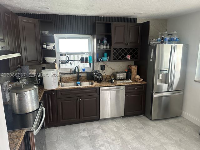 11611 SW 122nd Ave, Miami, FL 33186