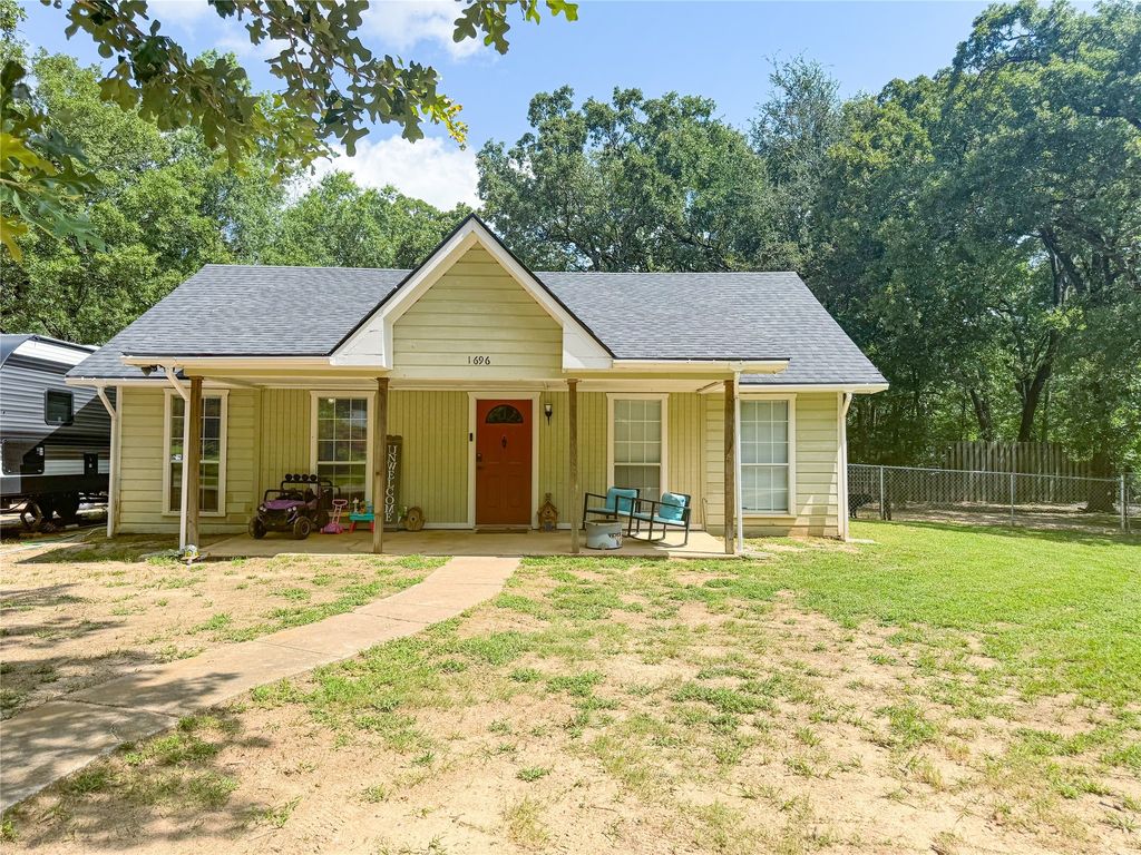 1696 County Road 2954, Alba, TX 75410