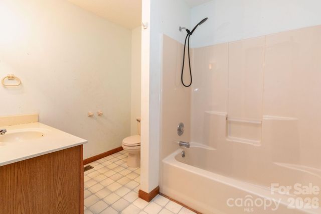 18 Bartlett Road, Weaverville, NC 28787