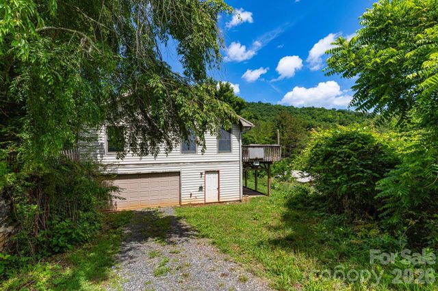18 Bartlett Road, Weaverville, NC 28787