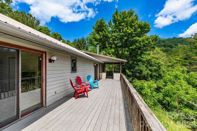 18 Bartlett Road, Weaverville, NC 28787