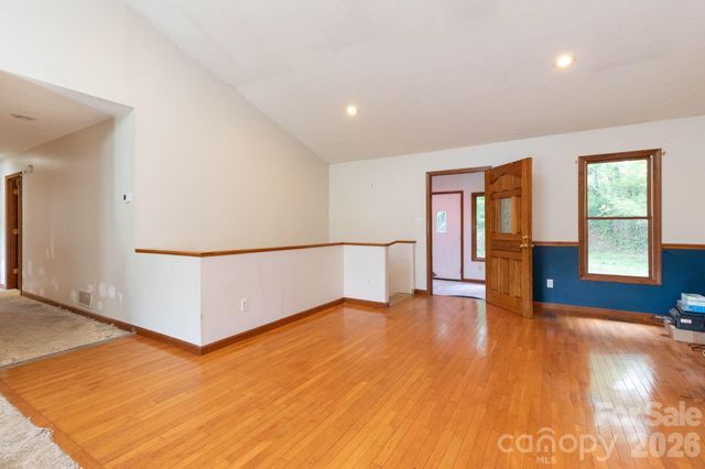 18 Bartlett Road, Weaverville, NC 28787