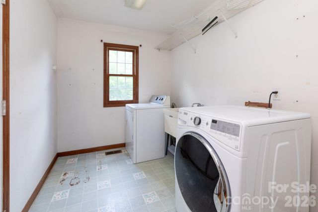 18 Bartlett Road, Weaverville, NC 28787