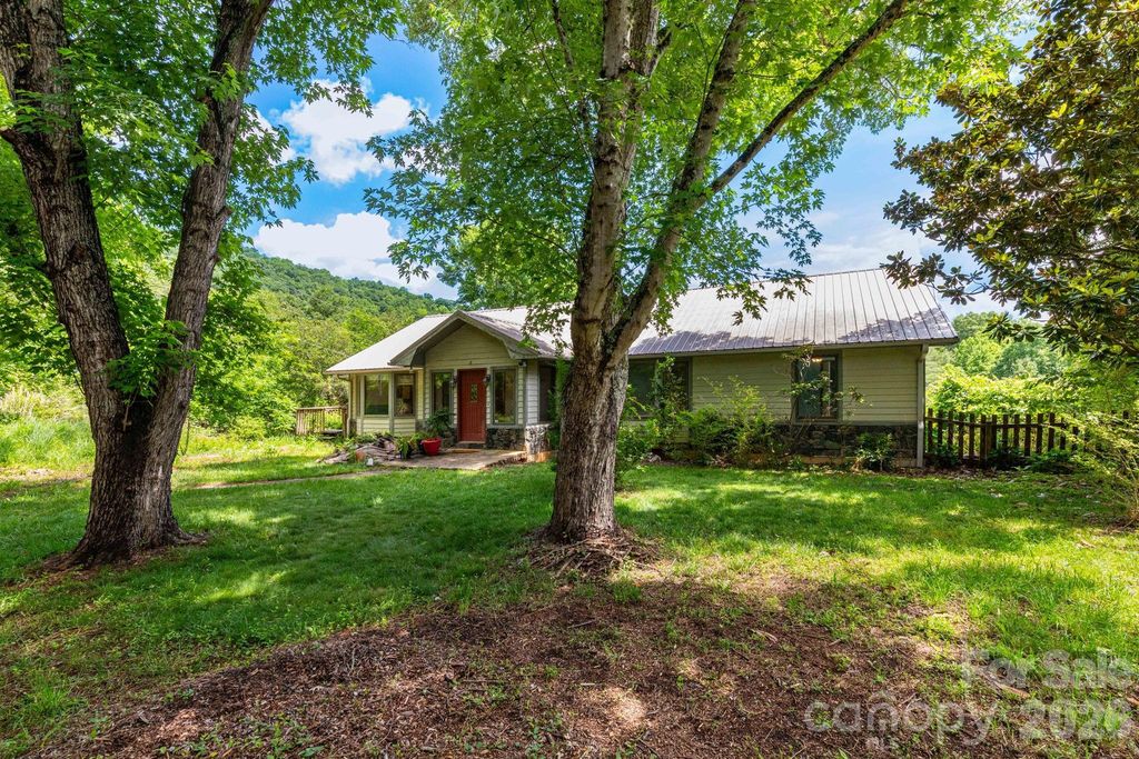 18 Bartlett Road, Weaverville, NC 28787