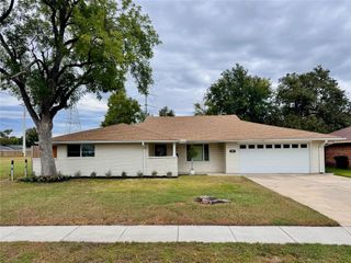 6554 Lindyann Lane, Houston, TX 77008