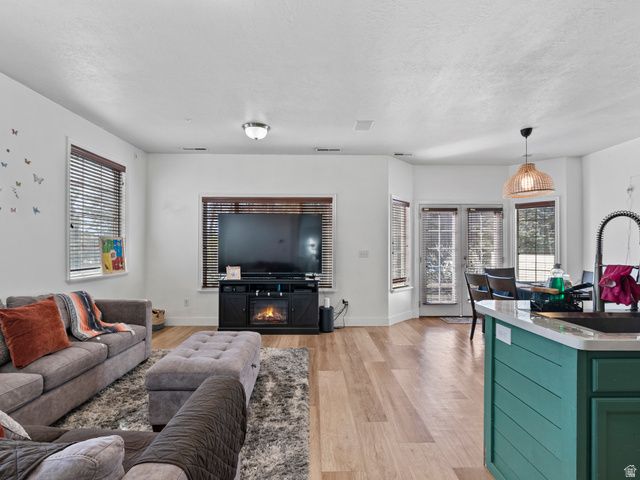 273 E SUNSHINE DR, Saratoga Springs, UT 84045