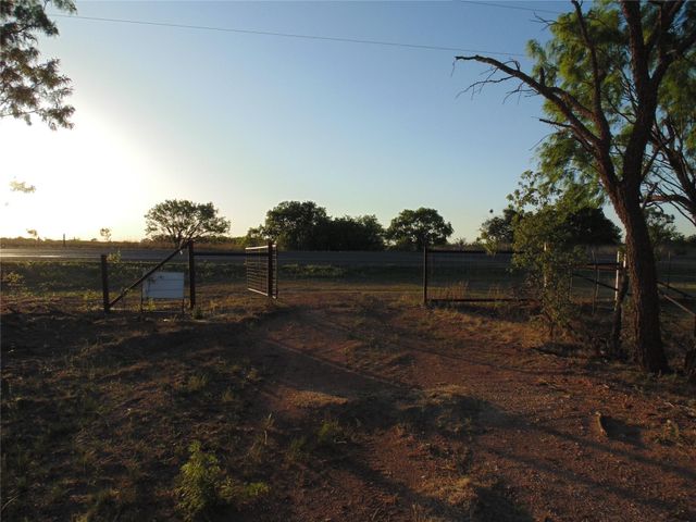 11 AC Us-83, Bradshaw, TX 79567