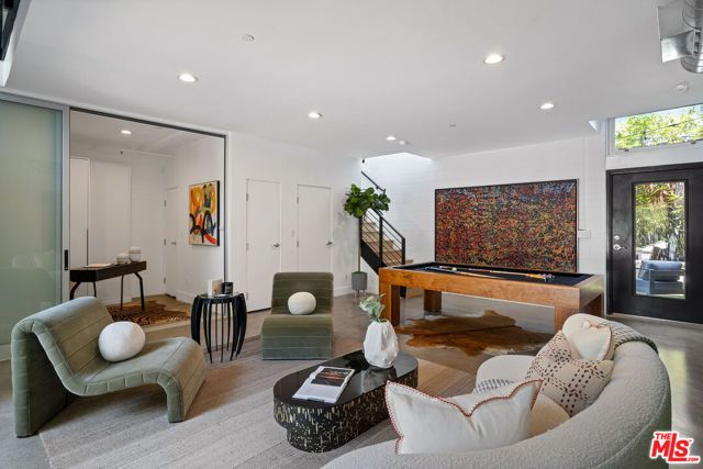 1037 N Laurel Avenue 19, West Hollywood, CA 90046