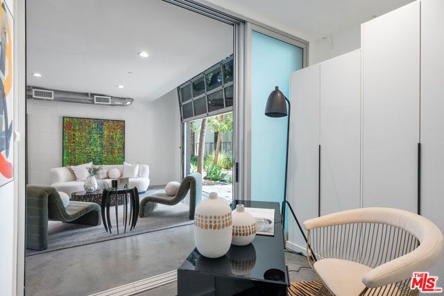 1037 N Laurel Avenue 19, West Hollywood, CA 90046