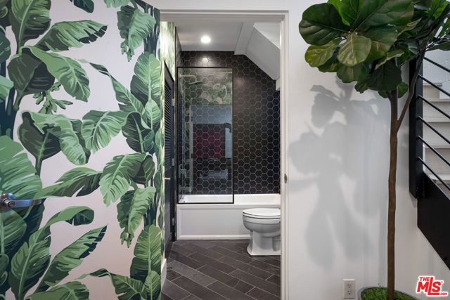 1037 N Laurel Avenue 19, West Hollywood, CA 90046